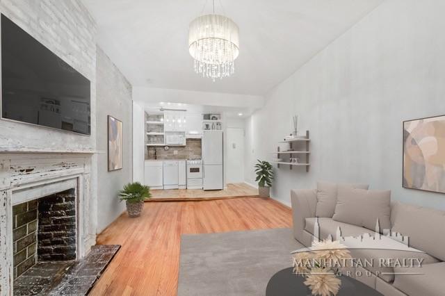 221 West 21st Street 2B, Chelsea,  - 1 Bedrooms  
1 Bathrooms  
3 Rooms - 