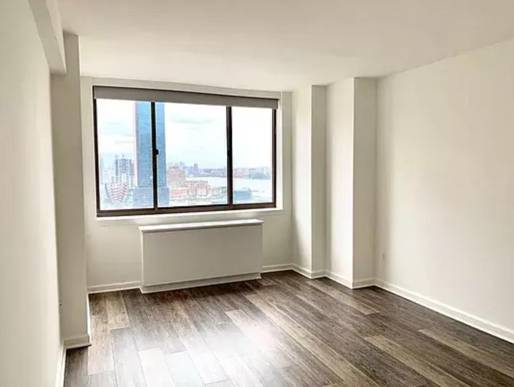 520 West 43rd Street 14K, Hell S Kitchen, Midtown West, NYC - 2 Bedrooms  
2 Bathrooms  
4 Rooms - 