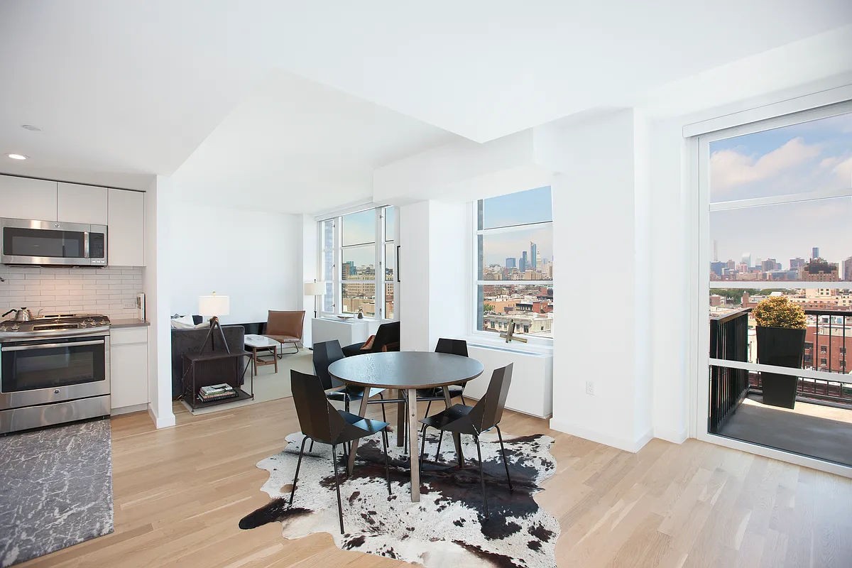 331 East Houston Street Phd, Lower East Side, Downtown, NYC - 3 Bedrooms  
2 Bathrooms  
6 Rooms - 