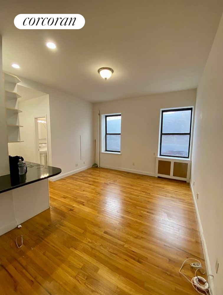 1720 2nd Avenue 2C, Yorkville, Upper East Side, NYC - 3 Bedrooms  
1 Bathrooms  
5 Rooms - 