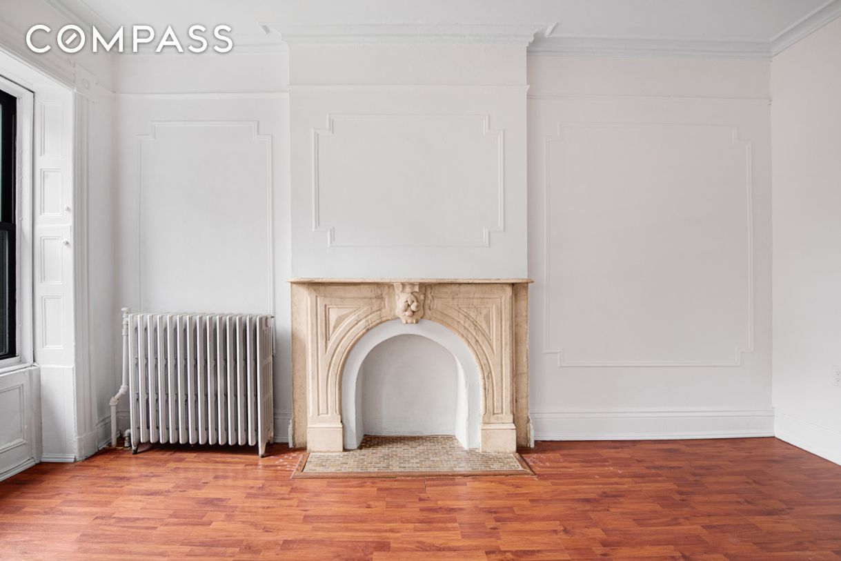 125 St Marks Place 3, Park Slope, Brooklyn, New York - 2 Bedrooms  
1 Bathrooms  
7 Rooms - 