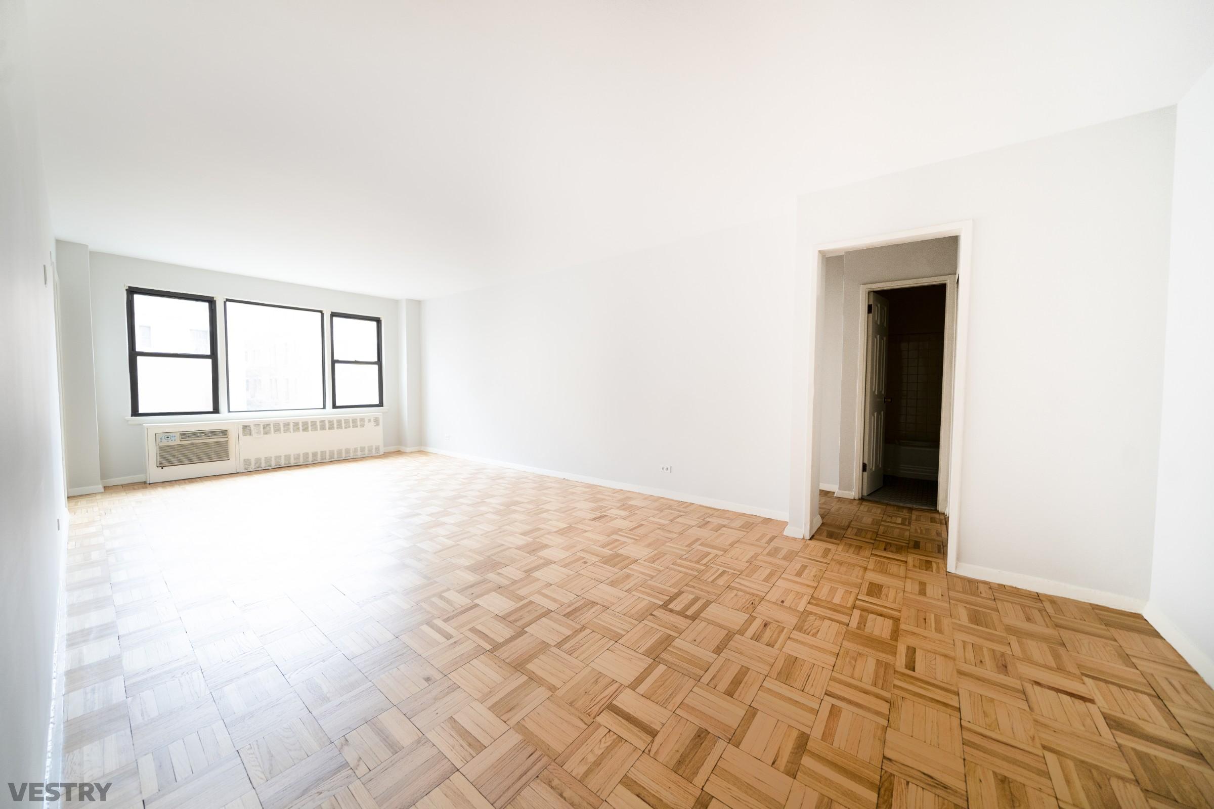 460 East 79th Street 5F, Upper East Side, Upper East Side, NYC - 2 Bedrooms  
1 Bathrooms  
4 Rooms - 