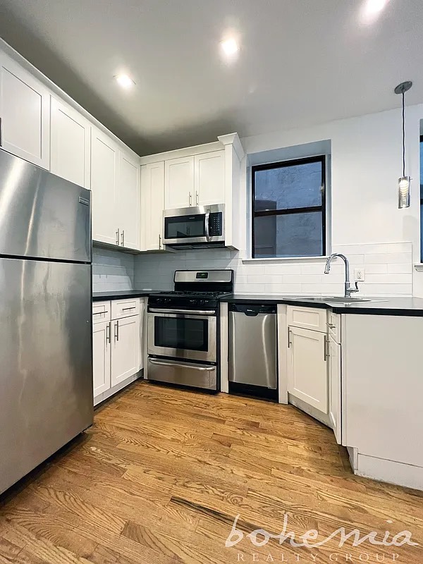 126 West 112th Street 5-B, West Harlem, Upper Manhattan, NYC - 3 Bedrooms  
1 Bathrooms  
5 Rooms - 