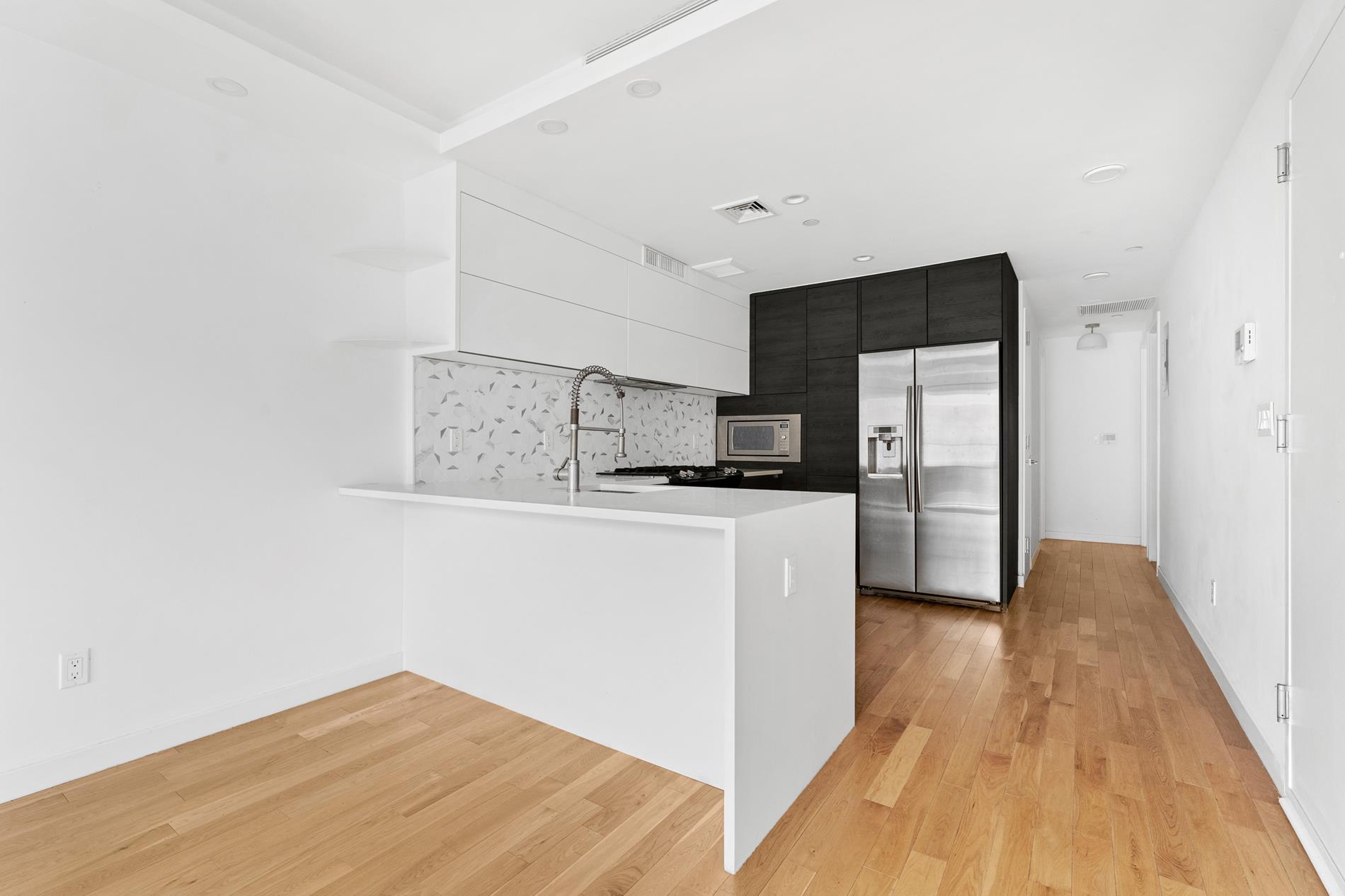 169 Lexington Avenue 2, Bedford Stuyvesant, Downtown, NYC - 2 Bedrooms  
2 Bathrooms  
4 Rooms - 