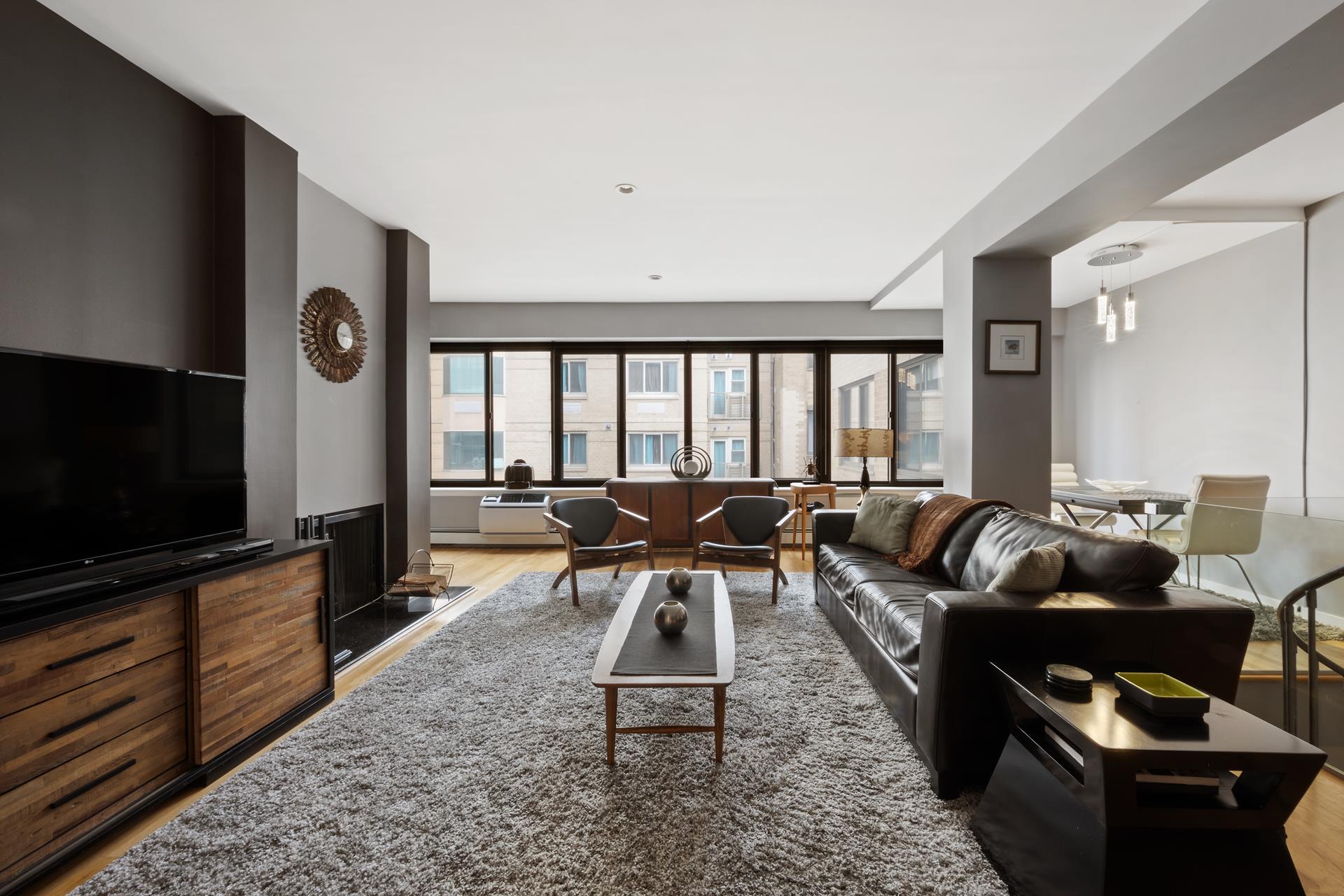 529 West 42nd Street 8/7Q, Hells Kitchen, Midtown West, NYC - 1 Bedrooms  
2 Bathrooms  
4 Rooms - 