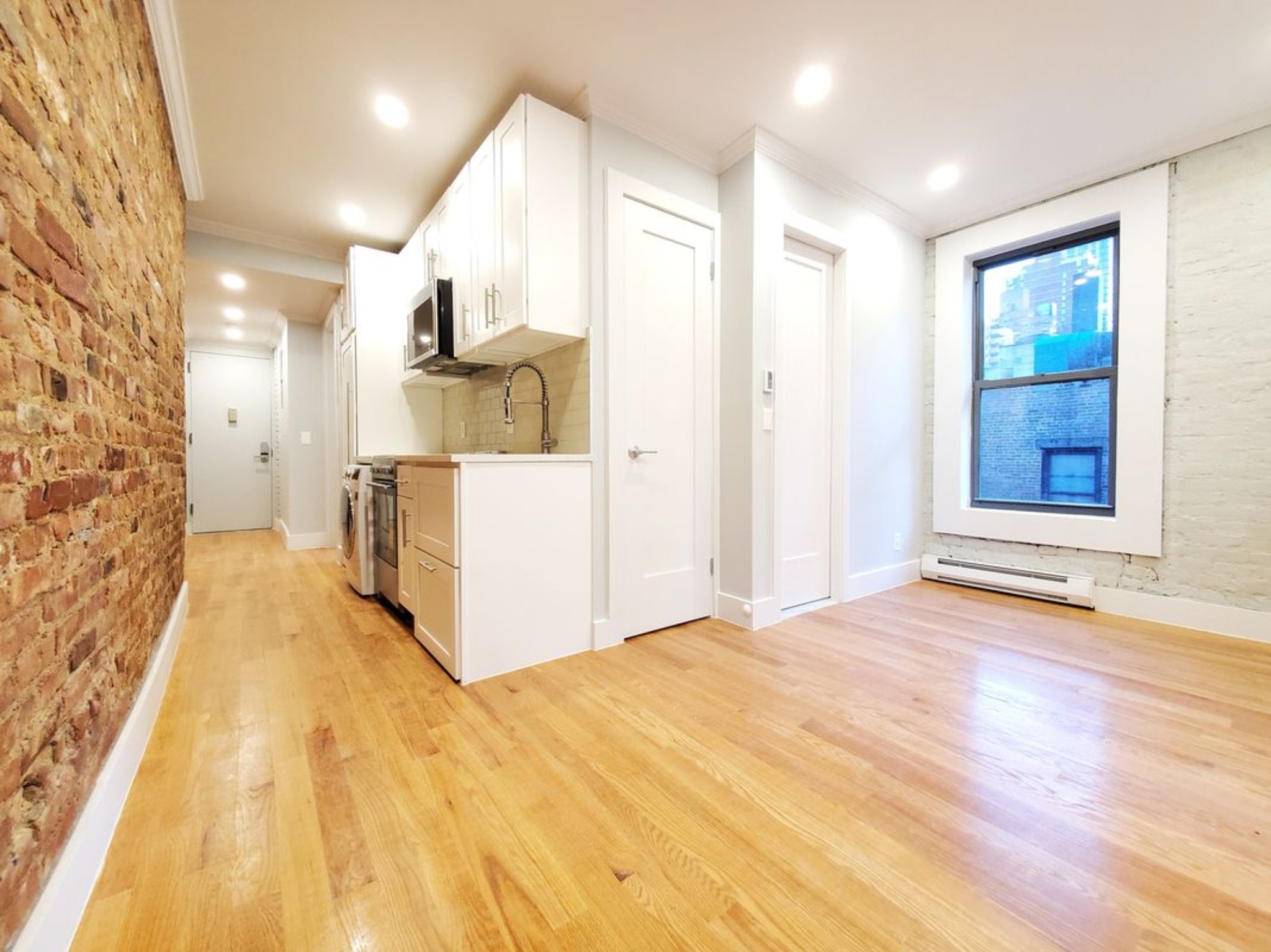 1685 1st Avenue 24, Upper East Side, Upper East Side, NYC - 2 Bedrooms  
1 Bathrooms  
4 Rooms - 