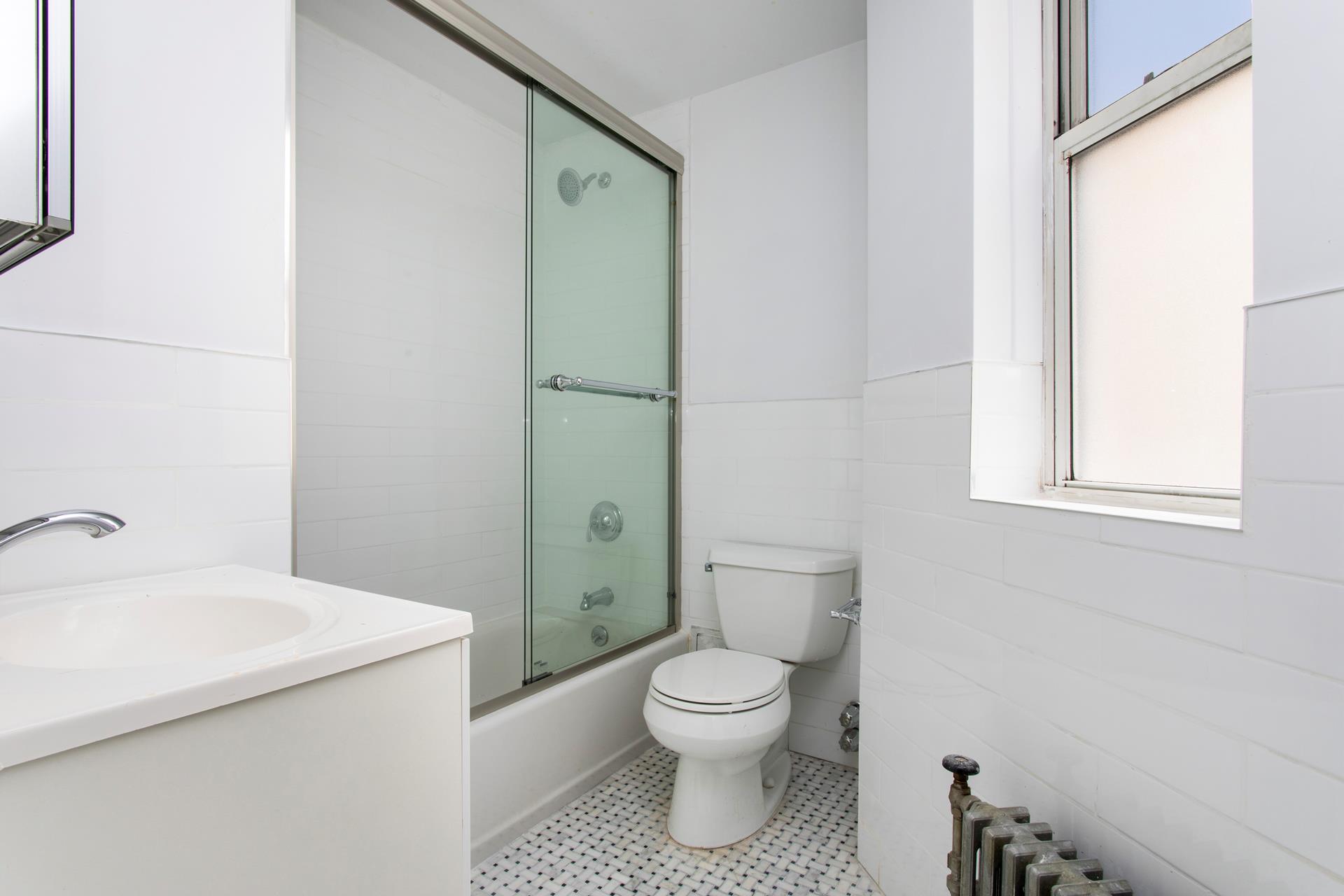 309 West 57th Street 1104, Hells Kitchen, Midtown West, NYC - 1 Bathrooms  
2 Rooms - 