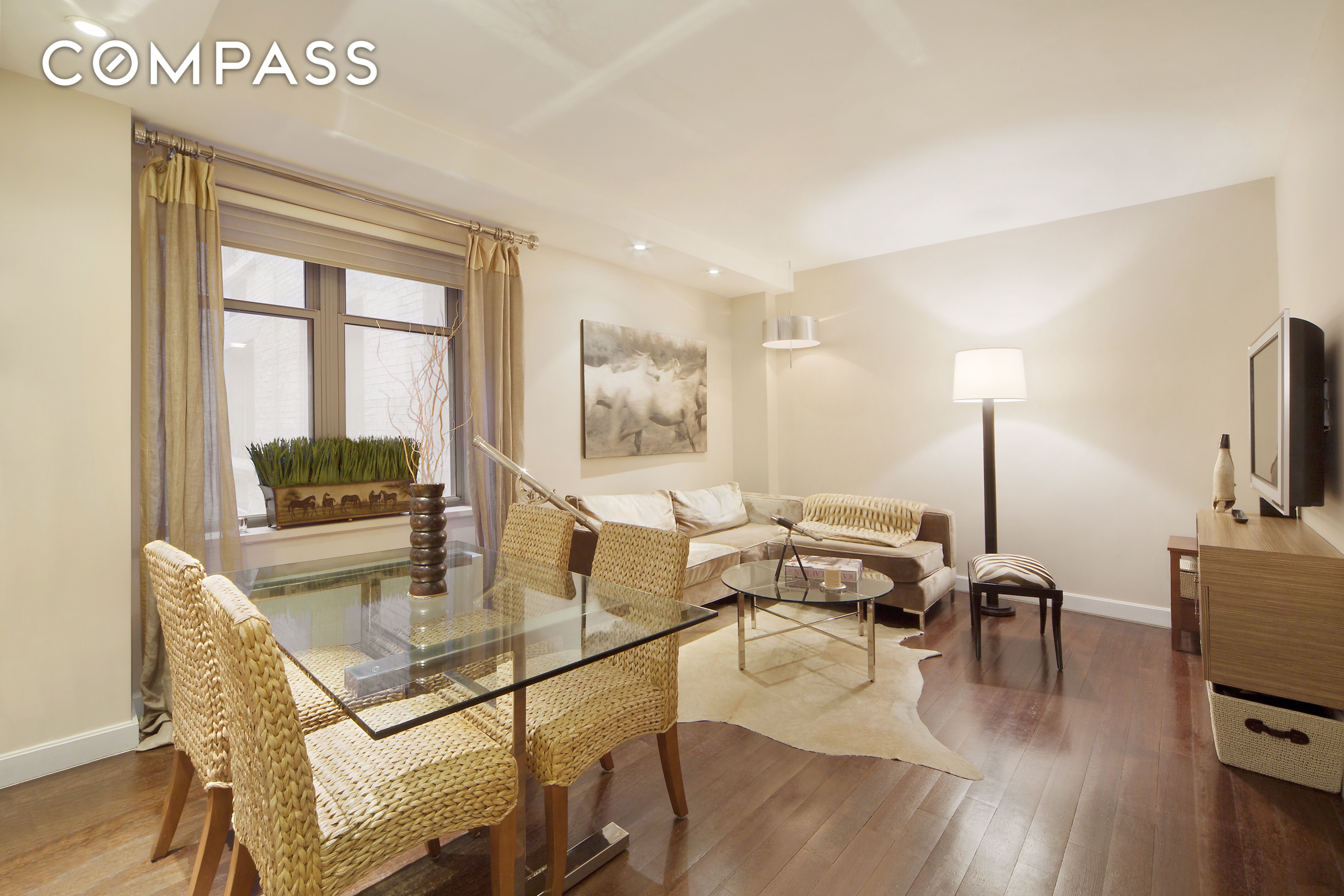 100 West 58th Street 8H, Midtown Central, Midtown East, NYC - 1 Bedrooms  
1 Bathrooms  
4 Rooms - 