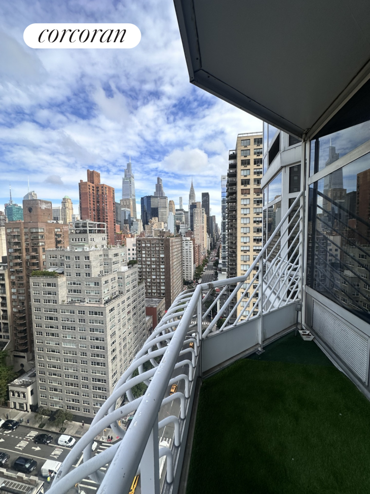 200 East 32nd Street 19D, Kips Bay, Midtown East, NYC - 2 Bedrooms  
2.5 Bathrooms  
5 Rooms - 