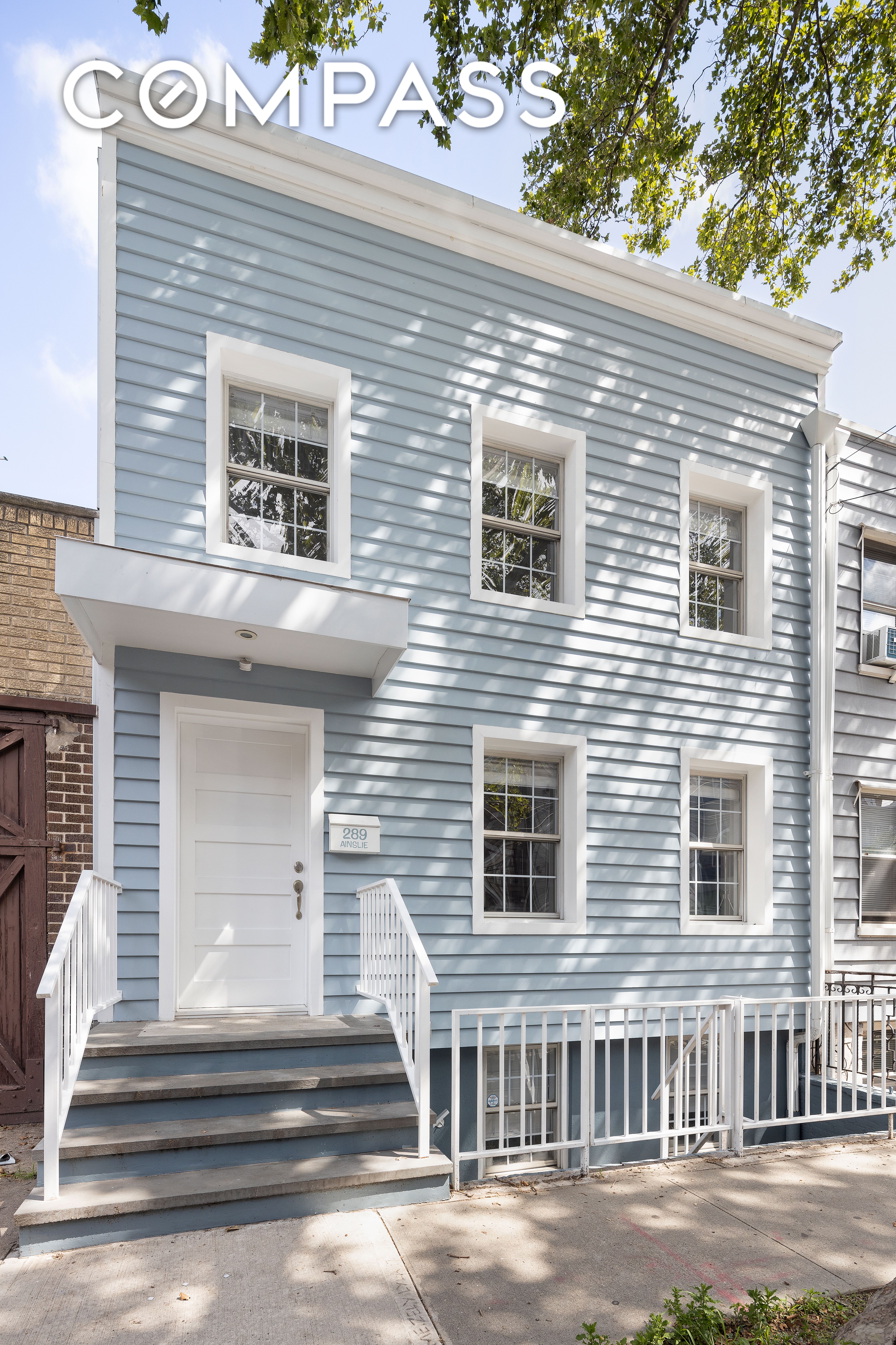 289 Ainslie Street, Williamsburg, Brooklyn, New York - 3 Bedrooms  
1.5 Bathrooms  
6 Rooms - 