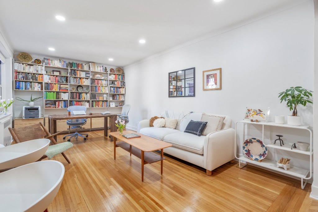 76-15 35th, 4M, NewYorkCity, NY, 11372