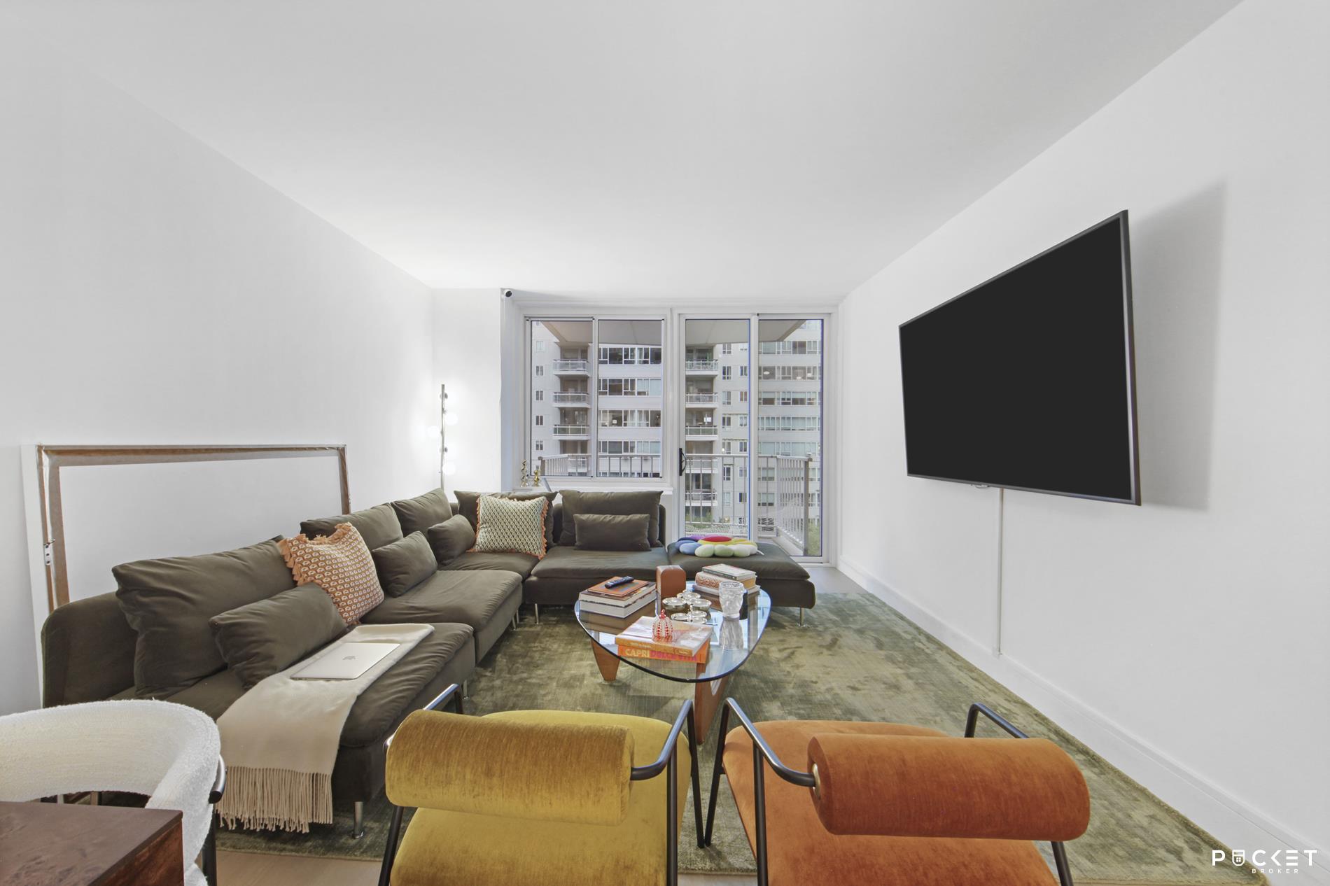 220 East 65th Street 10-M, Upper East Side, Upper East Side, NYC - 2 Bedrooms  
2 Bathrooms  
4 Rooms - 