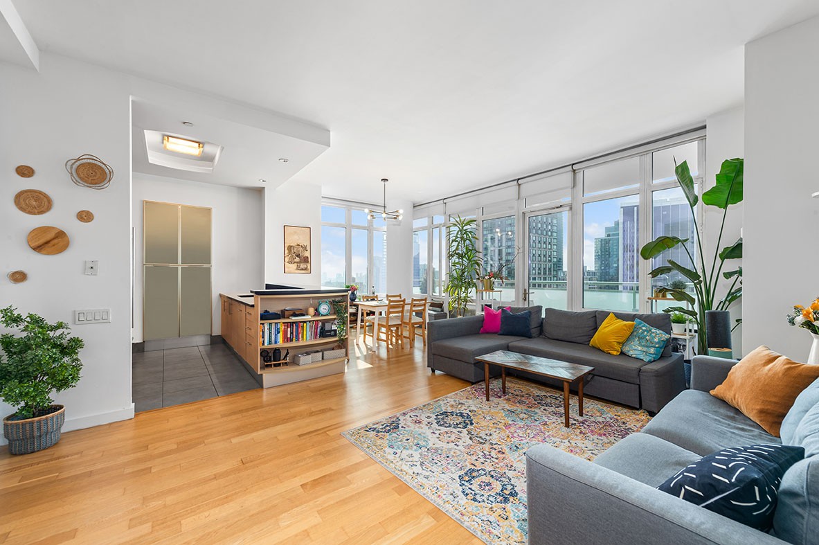 325 5th Avenue 34F, Murray Hill, Midtown East, NYC - 2 Bedrooms  
2 Bathrooms  
4 Rooms - 