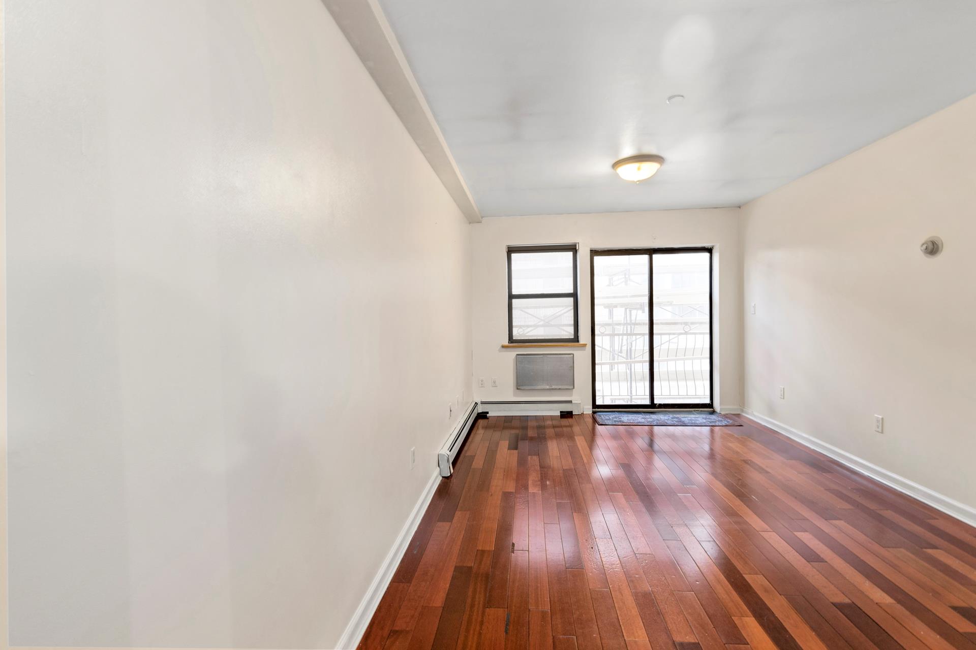 62 Rivington Street 7B, Lower East Side, Downtown, NYC - 3 Bedrooms  
1.5 Bathrooms  
5 Rooms - 