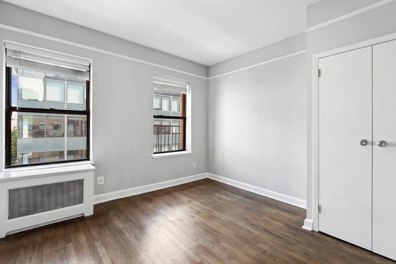 322 East 61st Street 4-A, Upper East Side, Upper East Side, NYC - 2 Bedrooms  
1 Bathrooms  
4 Rooms - 