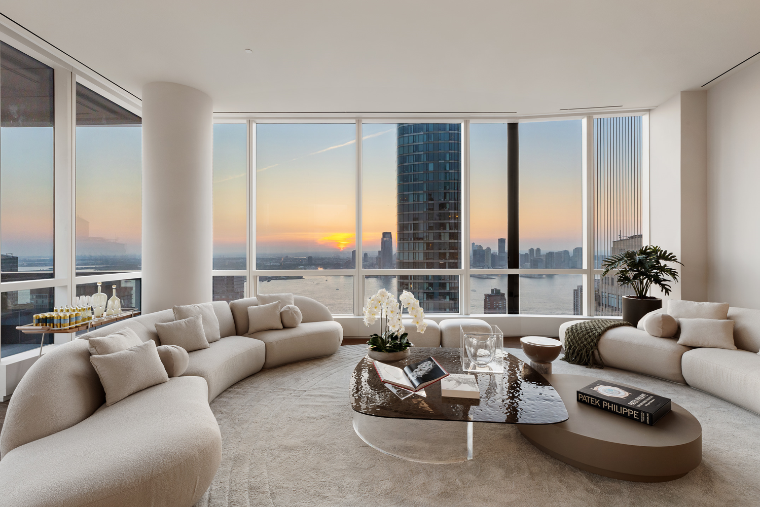 77 Greenwich Street Ph, Financial District, Downtown, NYC - 4 Bedrooms  
5.5 Bathrooms  
8 Rooms - 