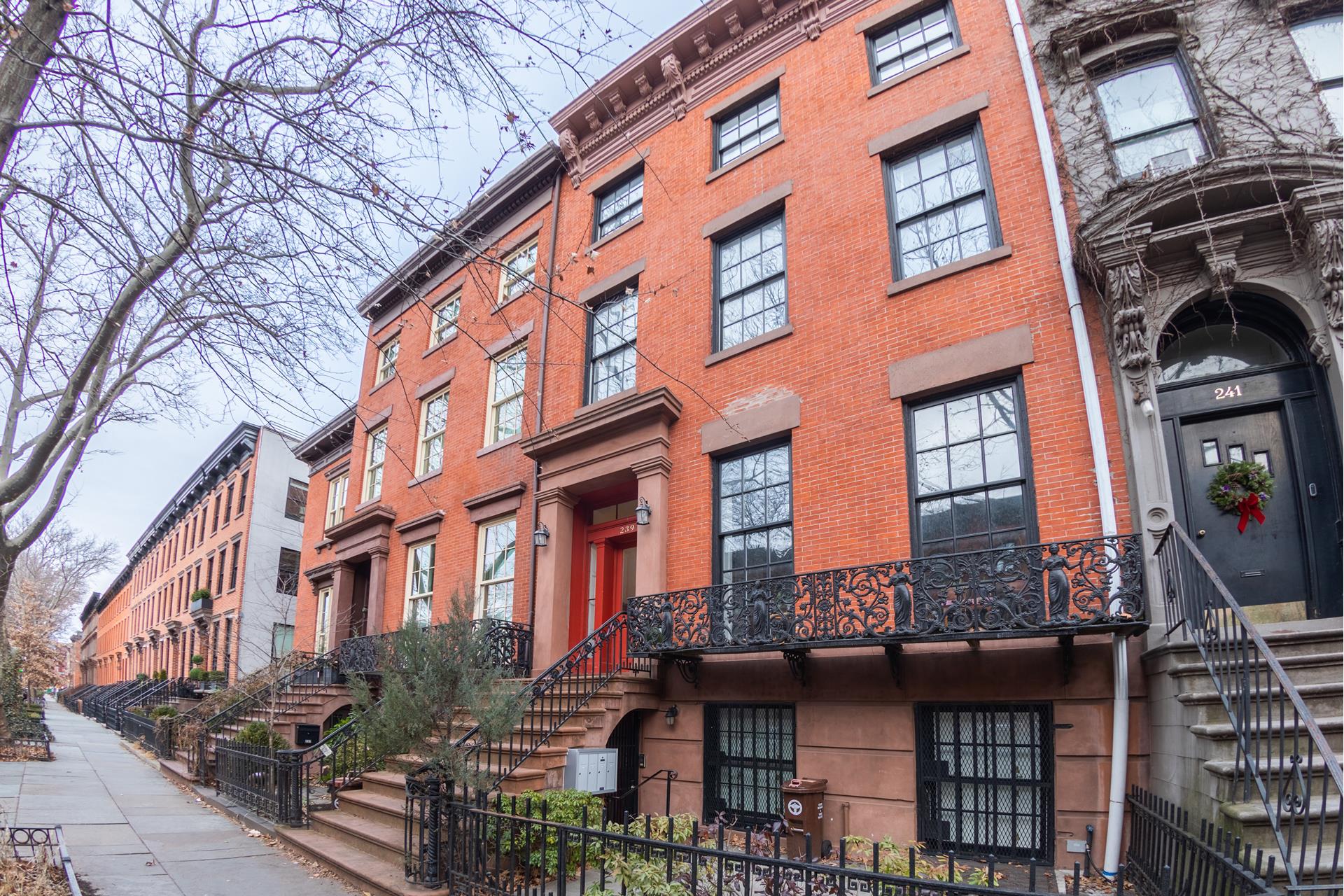 239 Carlton Avenue 3, Fort Greene, Brooklyn, New York - 2 Bedrooms  
1.5 Bathrooms  
4 Rooms - 