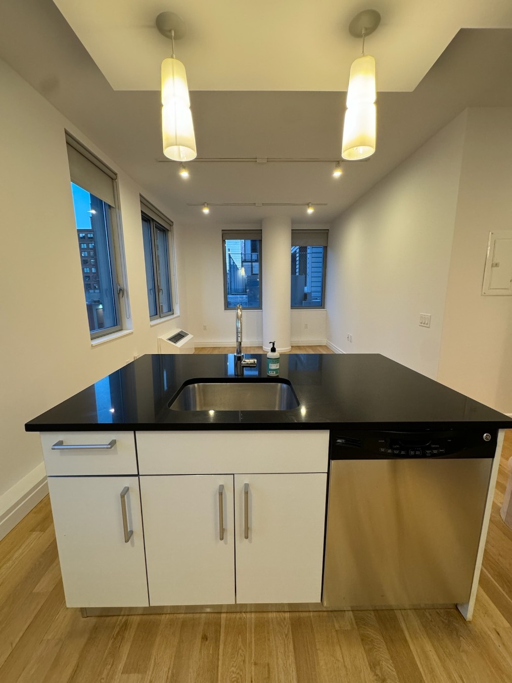 550 West 54th Street 613, Hell S Kitchen, Midtown West, NYC - 2 Bedrooms  
1 Bathrooms  
4 Rooms - 