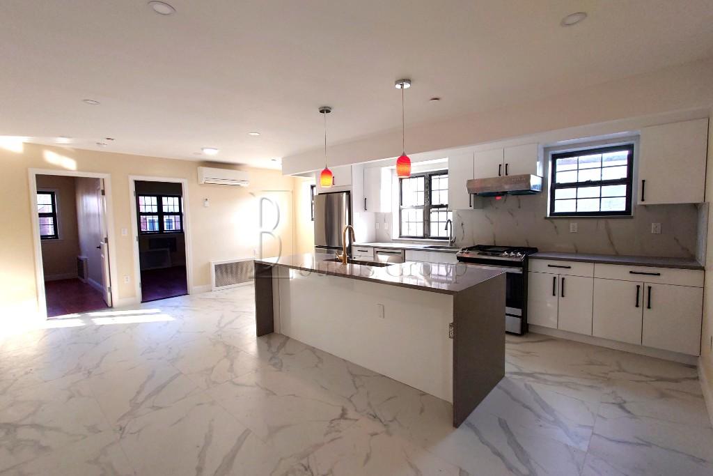 32-48 42nd Street 2, Astoria, Queens, New York - 4 Bedrooms  
3 Bathrooms  
8 Rooms - 