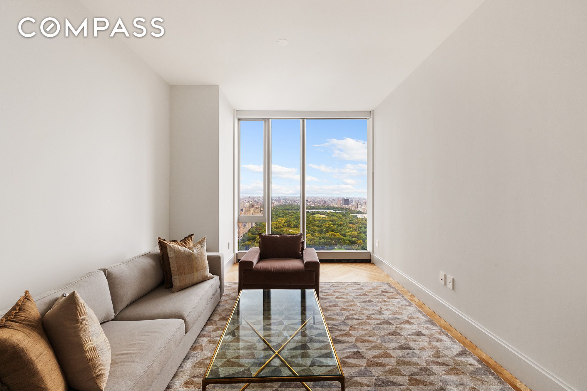 217 West 57th Street 57N, Midtown Central, Midtown East, NYC - 2 Bedrooms  
2.5 Bathrooms  
5 Rooms - 