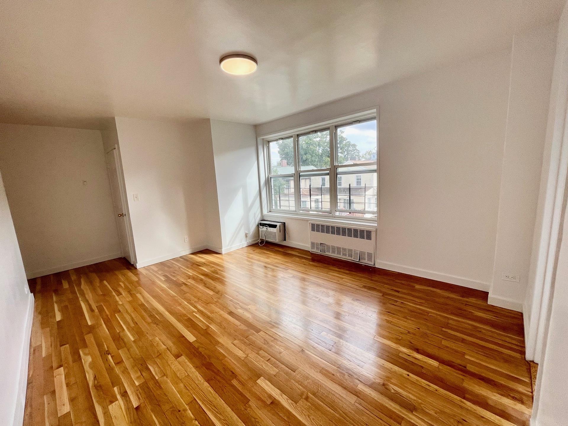 Photo 1 of 5730 Mosholu Avenue 5G, North Riverdale, New York, $2,100, Web #: 1089686336