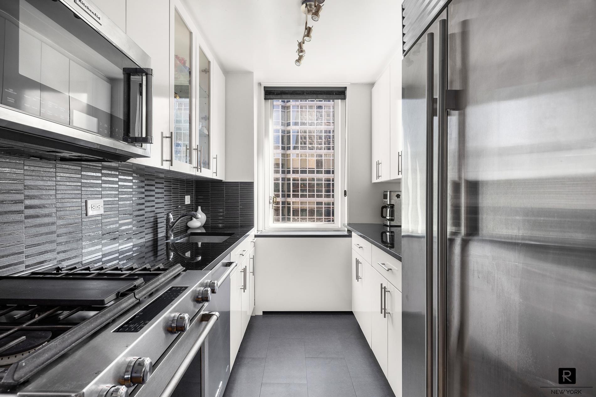 245 East 54th Street 28-F, Turtle Bay, Midtown East, NYC - 2 Bedrooms  
2 Bathrooms  
5 Rooms - 