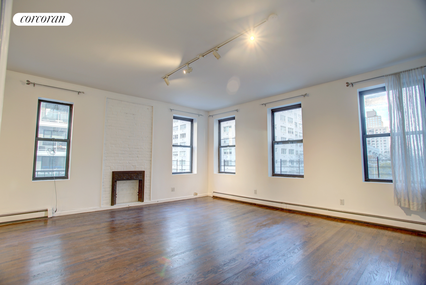 168 East 66th Street 3, Lenox Hill, Upper East Side, NYC - 2 Bedrooms  
2 Bathrooms  
4 Rooms - 