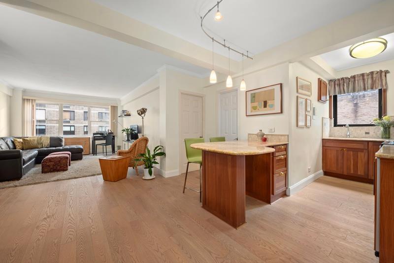 310 East 49th Street 9-D, Turtle Bay, Midtown East, NYC - 1 Bedrooms  
1 Bathrooms  
3 Rooms - 