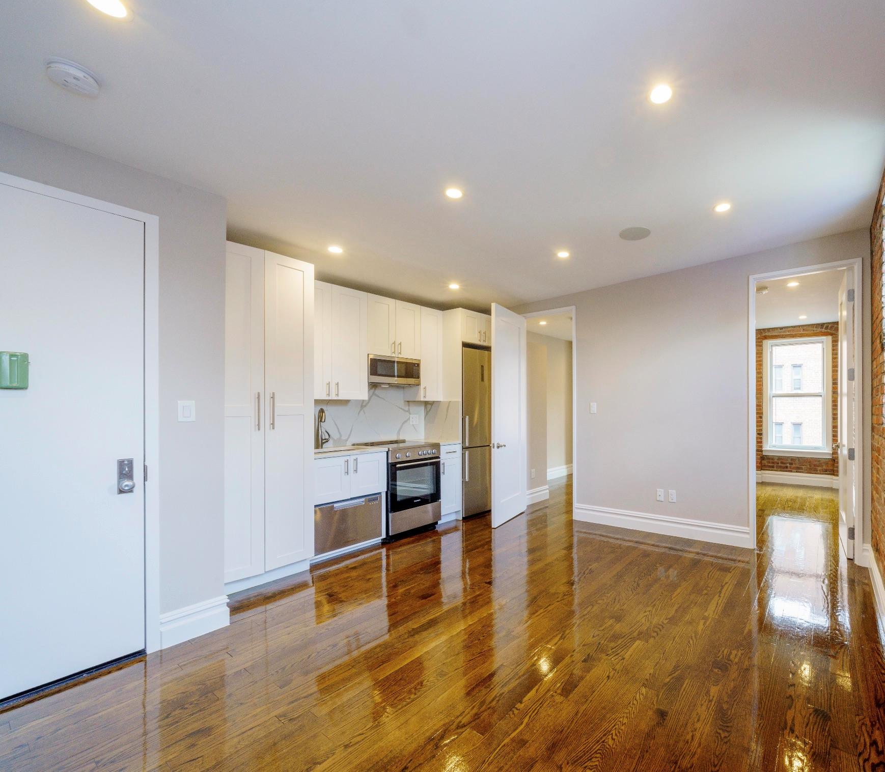 321 West 11th Street 20, West Village, Downtown, NYC - 2 Bedrooms  
1 Bathrooms  
3 Rooms - 