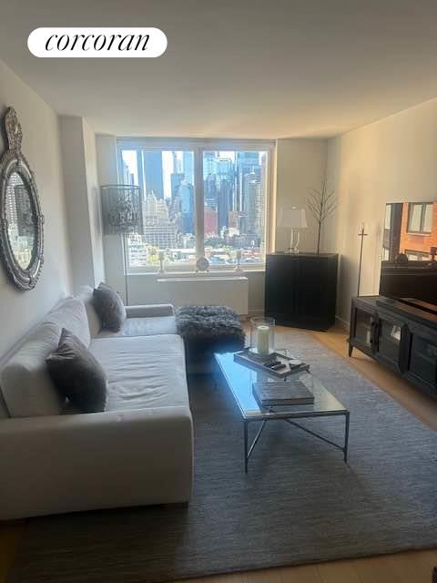 550 West 45th Street 2216, Hells Kitchen, Midtown West, NYC - 2 Bedrooms  
2 Bathrooms  
4 Rooms - 