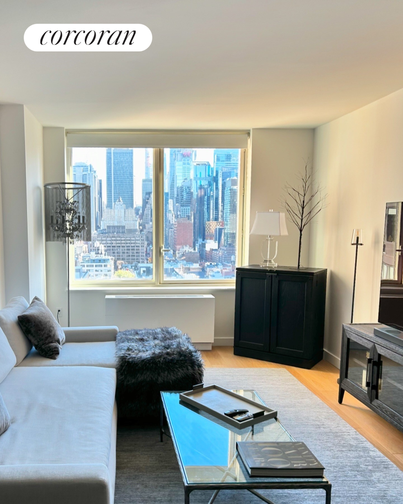 550 West 45th Street 2216, Hells Kitchen, Midtown West, NYC - 2 Bedrooms  
2 Bathrooms  
4 Rooms - 