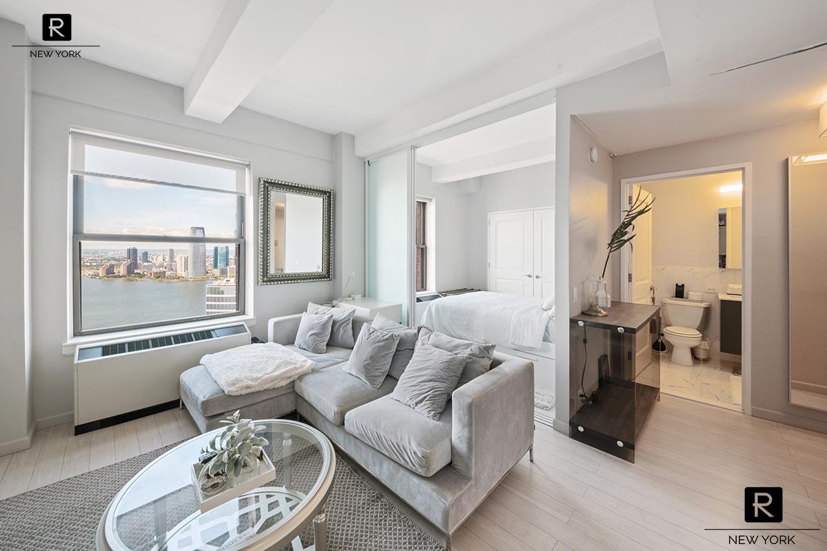 20 West Street 40-A, Financial District, Downtown, NYC - 1 Bedrooms  
1 Bathrooms  
3 Rooms - 