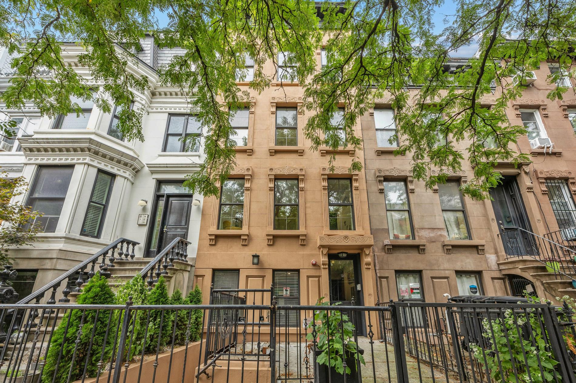 583 Putnam Avenue 2, Stuyvesant Heights, Downtown, NYC - 2 Bedrooms  
1 Bathrooms  
4 Rooms - 