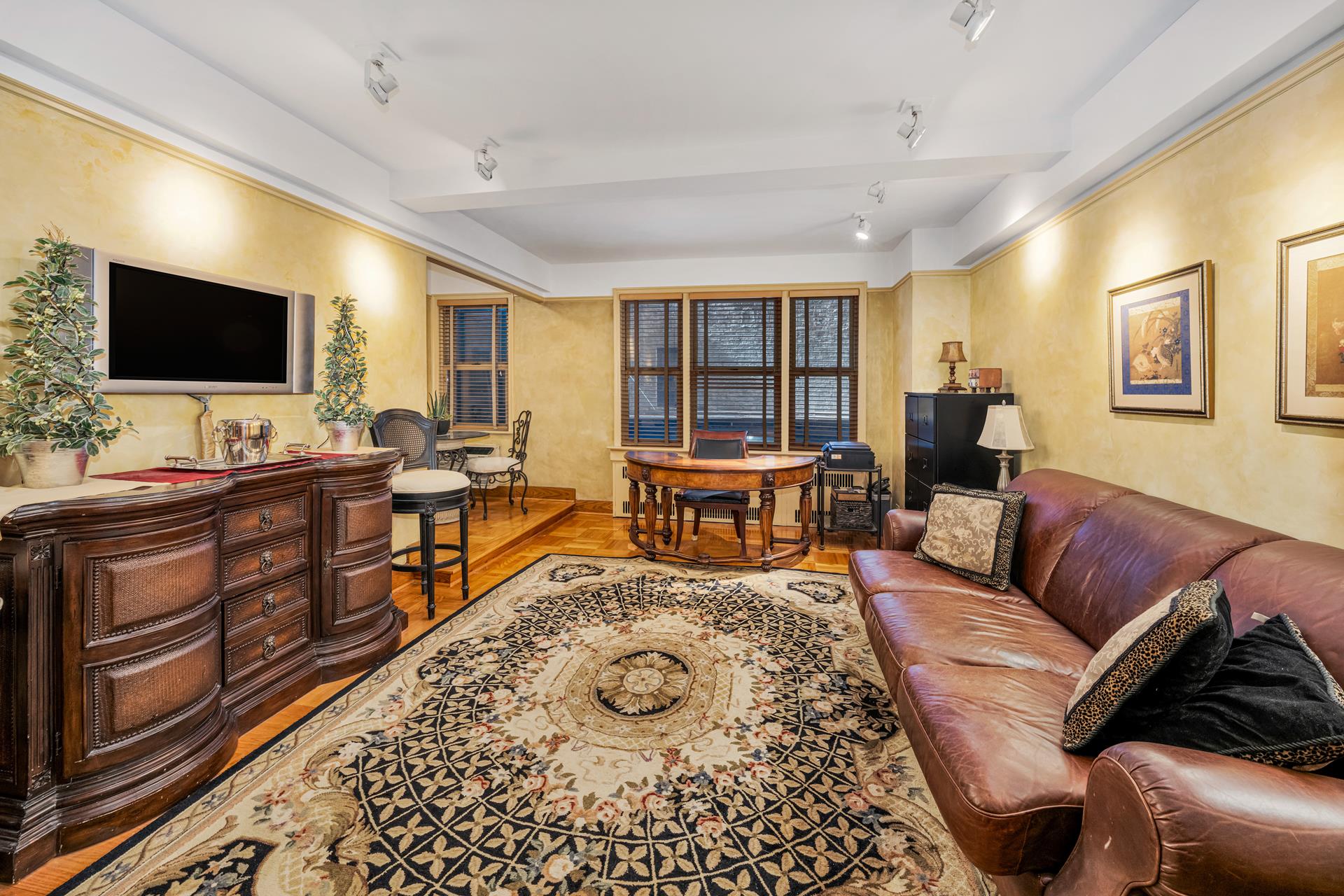 123 East 37th Street 1B, Murray Hill, Midtown East, NYC - 1 Bathrooms  
4 Rooms - 