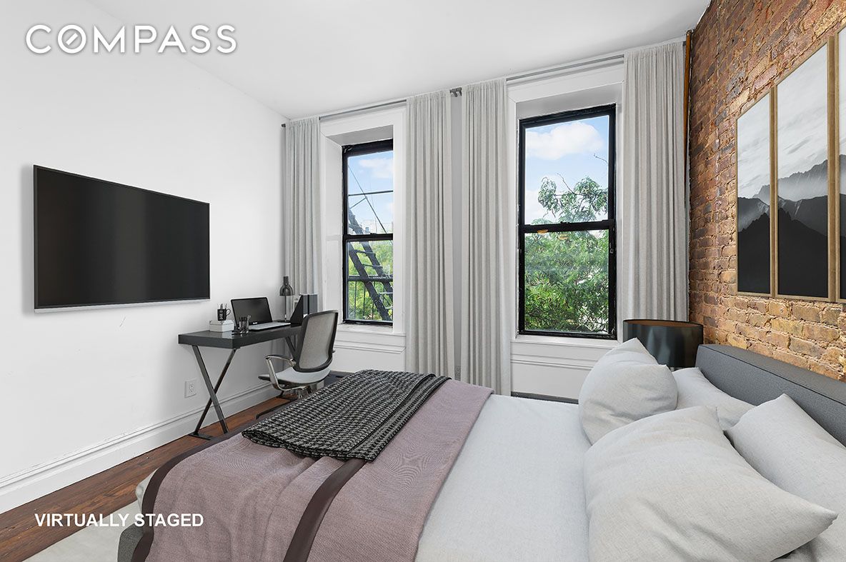 633 East 6th Street 3, East Village, Downtown, NYC - 2 Bedrooms  
1 Bathrooms  
3 Rooms - 