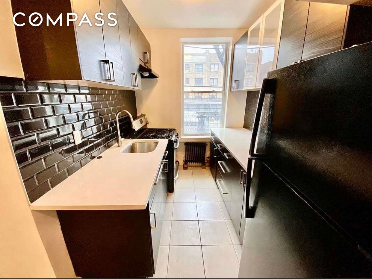 1243 Atlantic Avenue 2B, Bedford-Stuyvesant, Brooklyn, New York - 2 Bedrooms  
1 Bathrooms  
4 Rooms - 