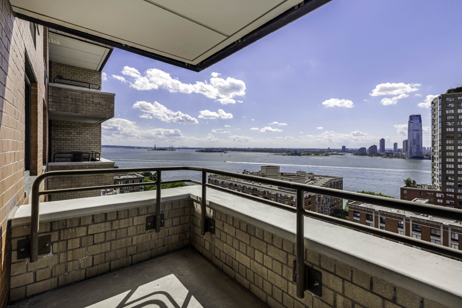 200 Rector Place 18C, Battery Park City, Downtown, NYC - 1 Bedrooms  
1 Bathrooms  
3 Rooms - 