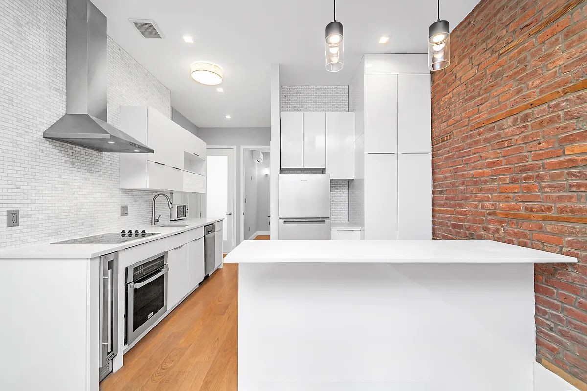 113 East 29th Street 2, Flatiron, Downtown, NYC - 4 Bedrooms  
2 Bathrooms  
5 Rooms - 