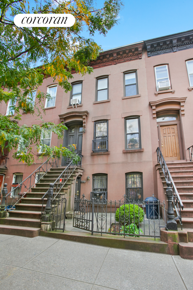 732 Union Street, Park Slope, Brooklyn, New York - 3 Bedrooms  
3 Bathrooms  
6 Rooms - 