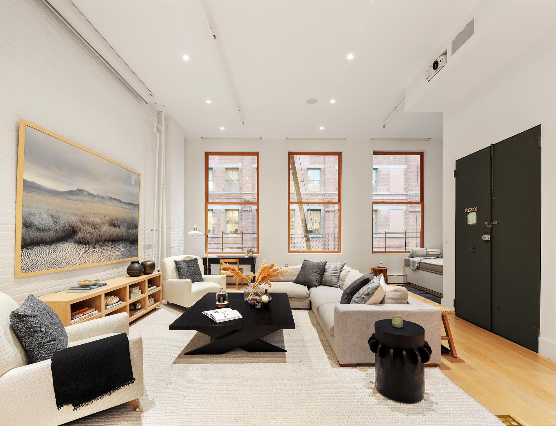 121 Mercer Street 4W, Soho, Downtown, NYC - 2 Bedrooms  
2.5 Bathrooms  
5 Rooms - 