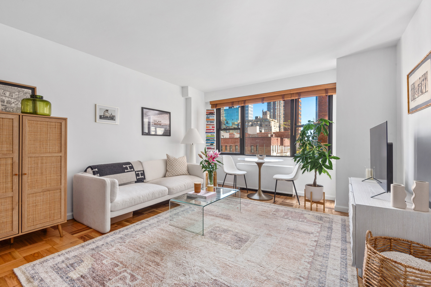 201 East 77th Street 7A, Lenox Hill, Upper East Side, NYC - 1 Bedrooms  
1 Bathrooms  
2 Rooms - 