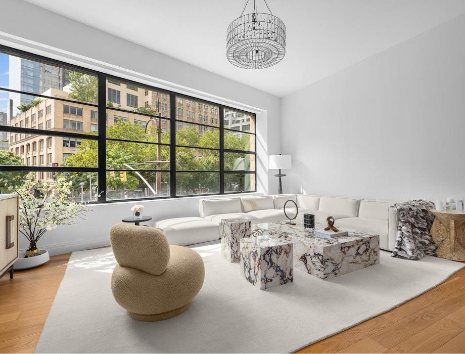 10 Sullivan Street 2B, Soho, Downtown, NYC - 3 Bedrooms  
3.5 Bathrooms  
5 Rooms - 