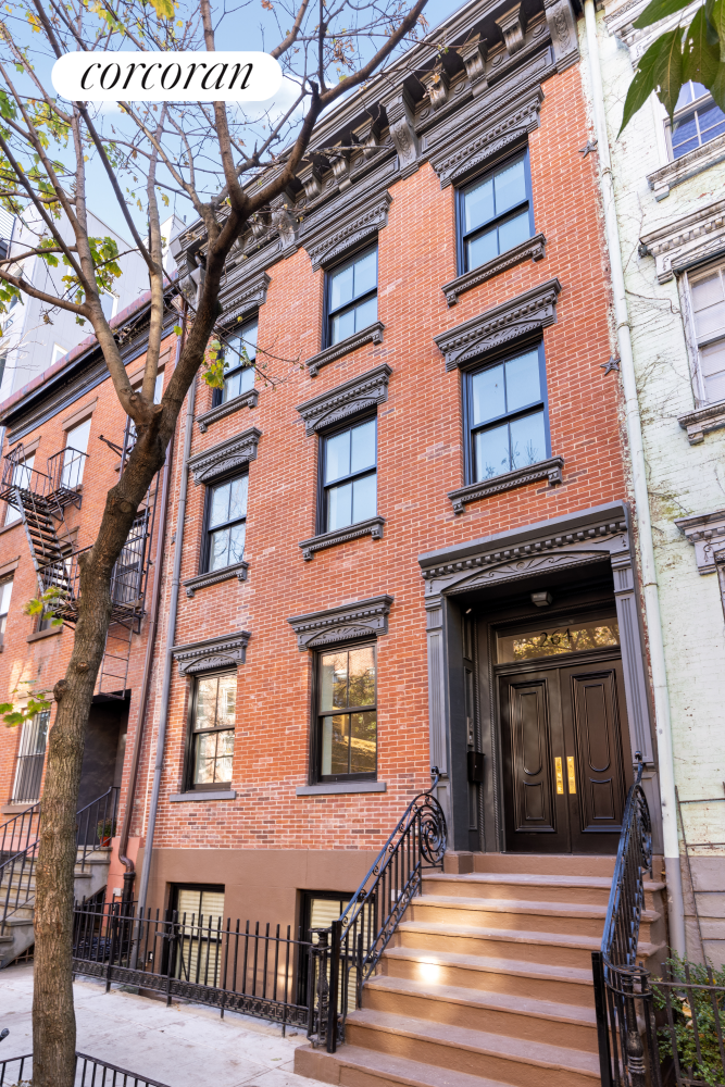 264 East 7th Street 1, East Village, Downtown, NYC - 3 Bedrooms  
2.5 Bathrooms  
6 Rooms - 