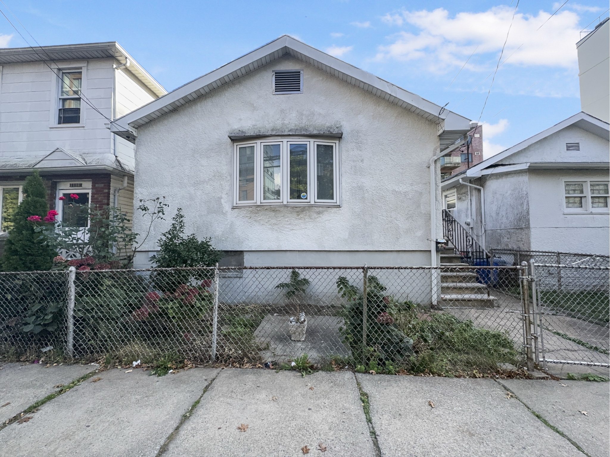 1114 Banner Avenue, Brighton Beach, Brooklyn, New York - 3 Bedrooms  
1 Bathrooms  
4 Rooms - 