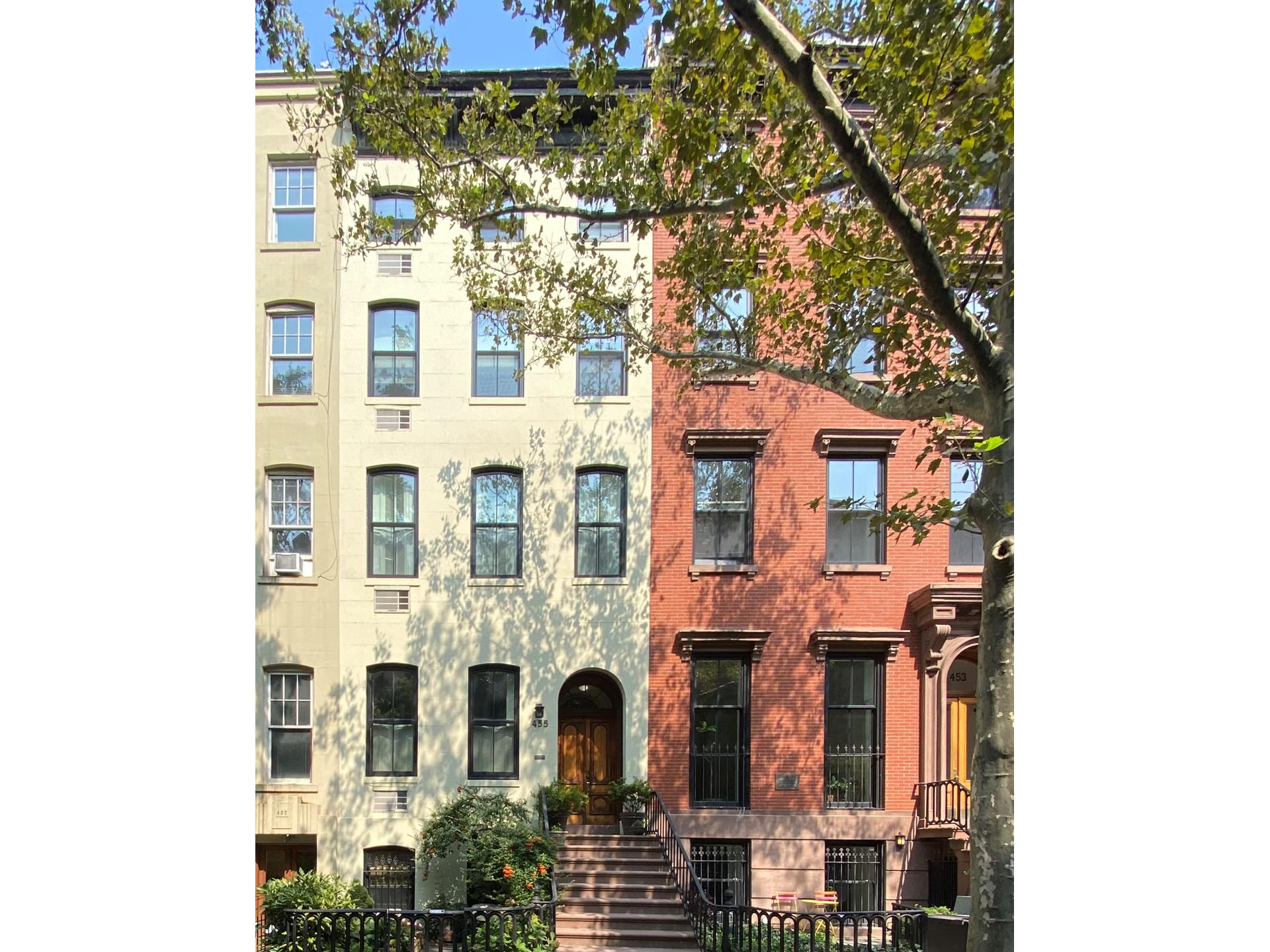 Photo 1 of 455 West 21st Street 2, Chelsea, NYC, $7,500, Web #: 1090004184