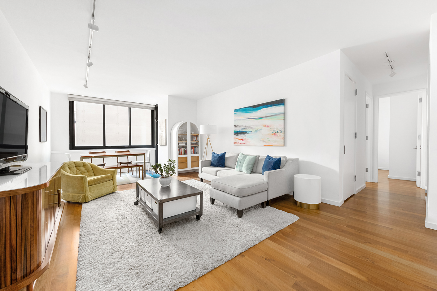 515 East 72nd Street 5J, Lenox Hill, Upper East Side, NYC - 3 Bedrooms  
2 Bathrooms  
5 Rooms - 