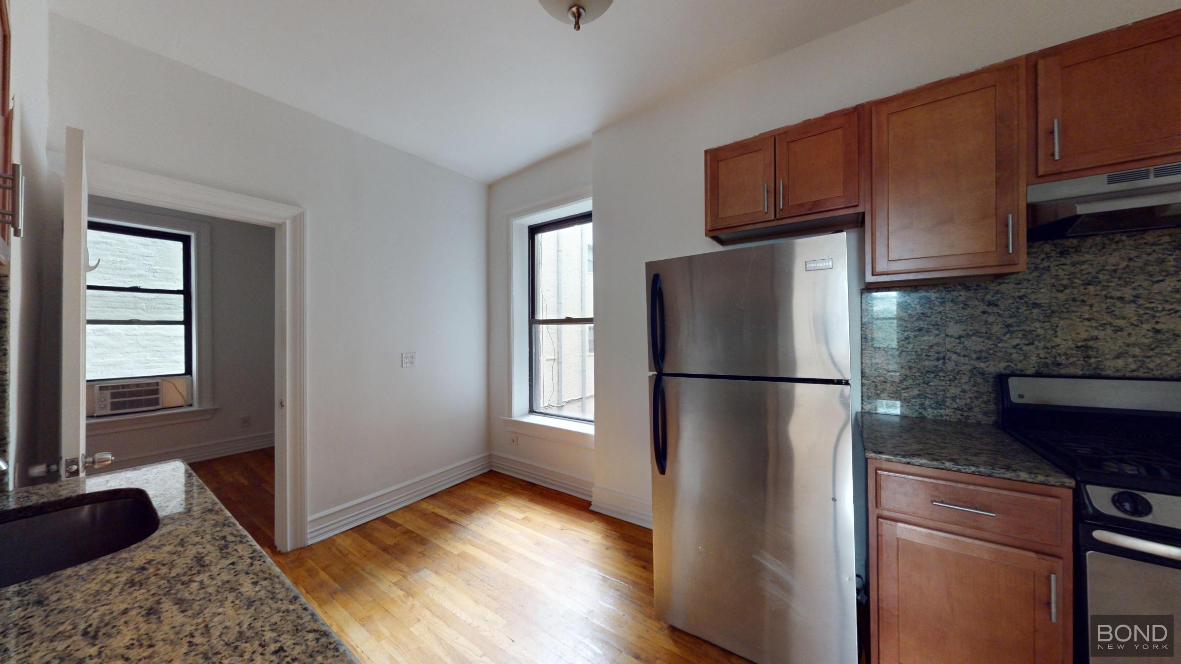 1443 York Avenue 2S, Upper East Side, Upper East Side, NYC - 2 Bedrooms  
1 Bathrooms  
4 Rooms - 