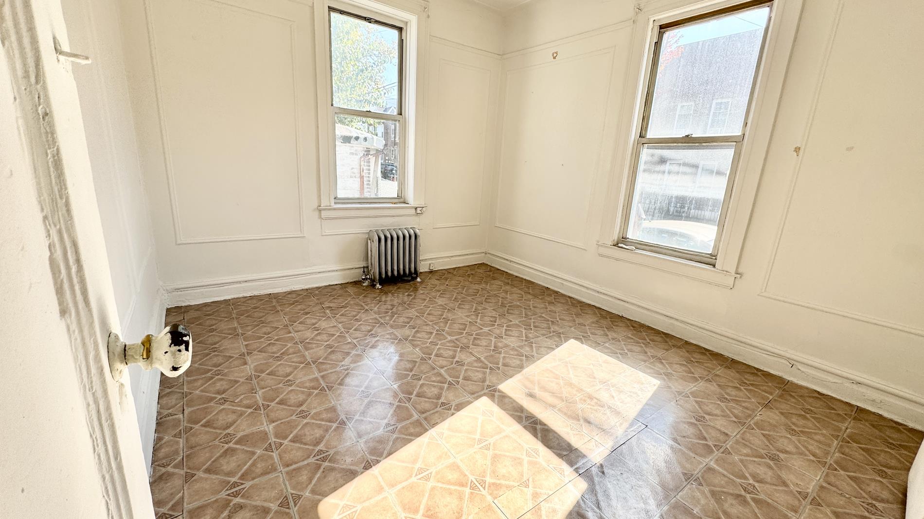 Photo 1 of 6825 7th Avenue 1, Dyker Heights, New York, $2,800, Web #: 1090004521