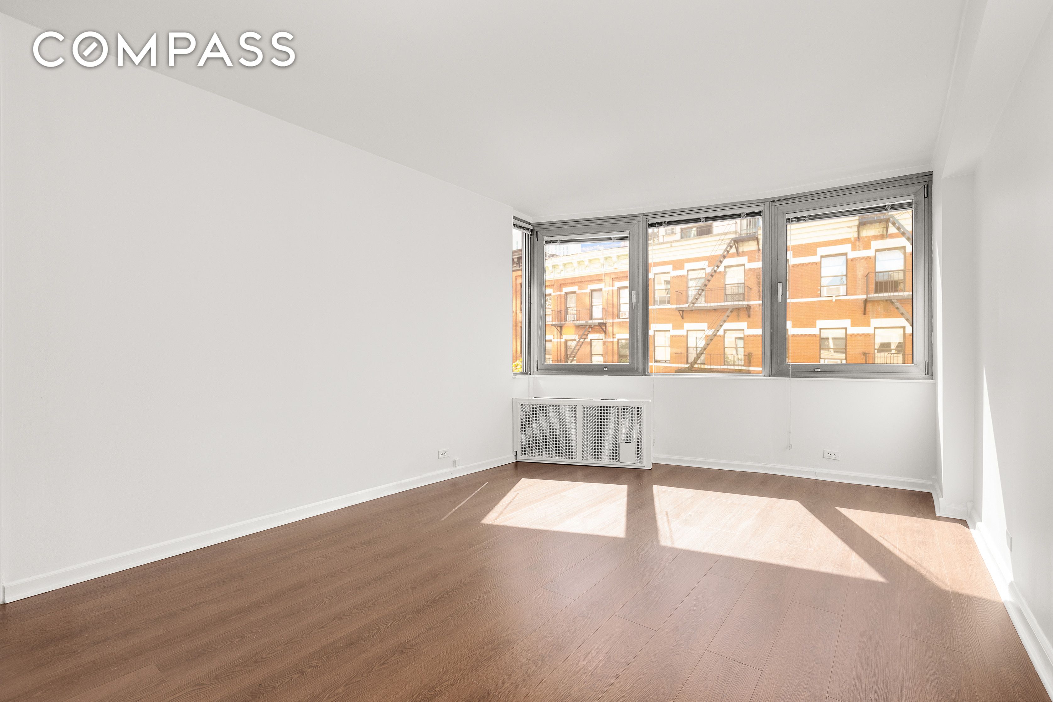 350 West 50th Street 4A, Hell S Kitchen, Midtown West, NYC - 1 Bedrooms  
1 Bathrooms  
4 Rooms - 