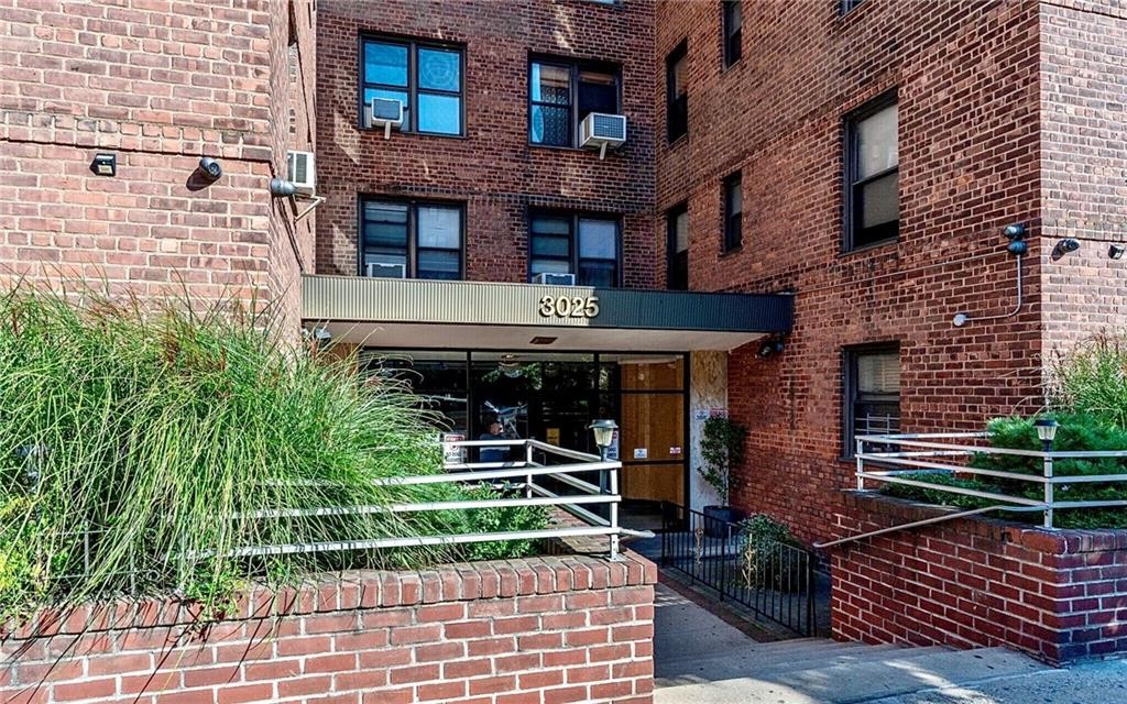 3025 Ocean Avenue 6E, Sheepshead Bay, Brooklyn, New York - 2 Bedrooms  
1 Bathrooms  
4 Rooms - 